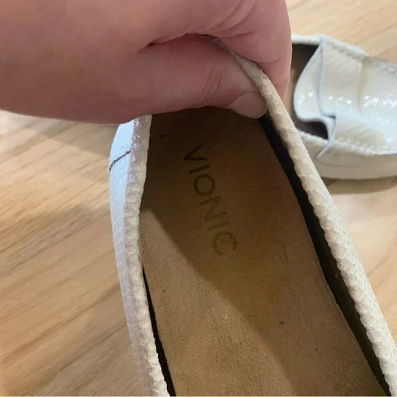 Vionic Larrun Women's Ivory Snake Pattern
Orthotic Slip on Loafers Size 8.5 - Picture 7 of 8